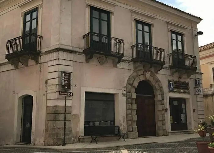 Palazzo Migliaccio * 杰拉切